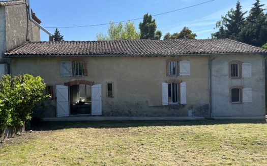 Maison de 200 m2 sur un terrain boisé de 2 000 m2