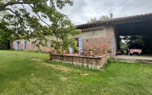 Ferme lauragaise de 240m2 sur terrain de 14423m2 avec piscine