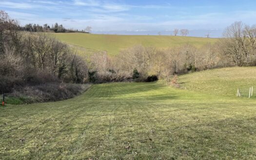 Nailloux : terrain constructible de 2364 m2