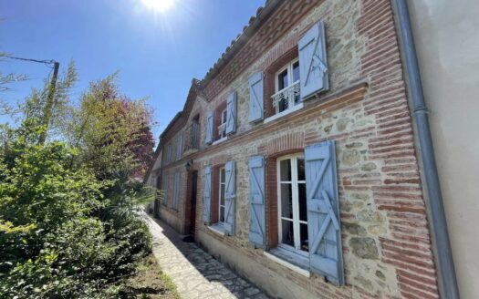 Maison T6 de 200m2 sur terrain de 900m2